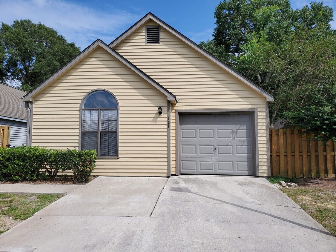 Primary Photo - 1244 Shipyard Blvd