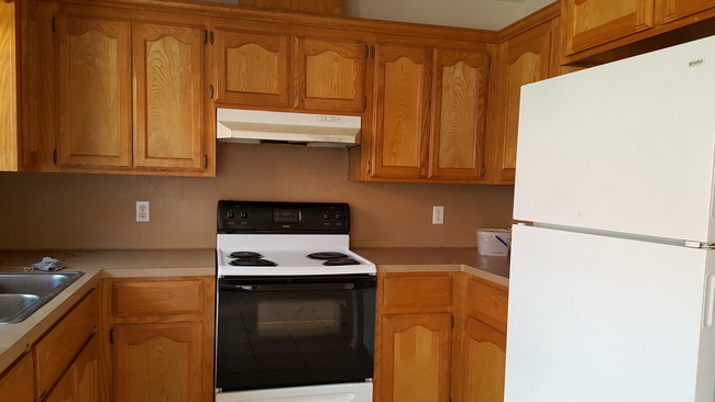 Kitchen - 2512 Redbud Ave