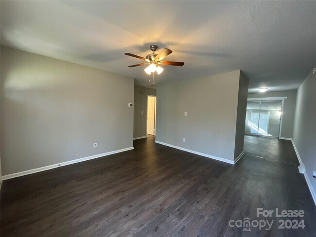 Foto del edificio - 4608 Highlake Dr