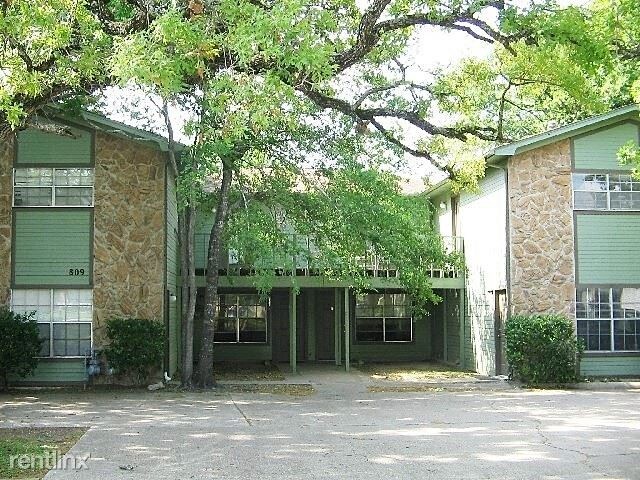Foto principal - 2 br, 1 bath 4plex - 809 San Pedro Dr D