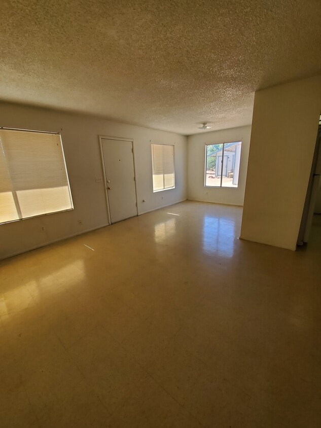 Primary Photo - 334 N McQueen Rd