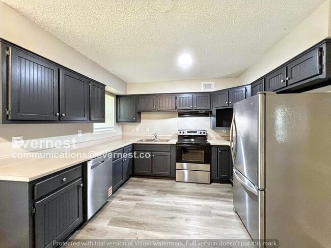 Building Photo - 6320 Forest Glen Dr