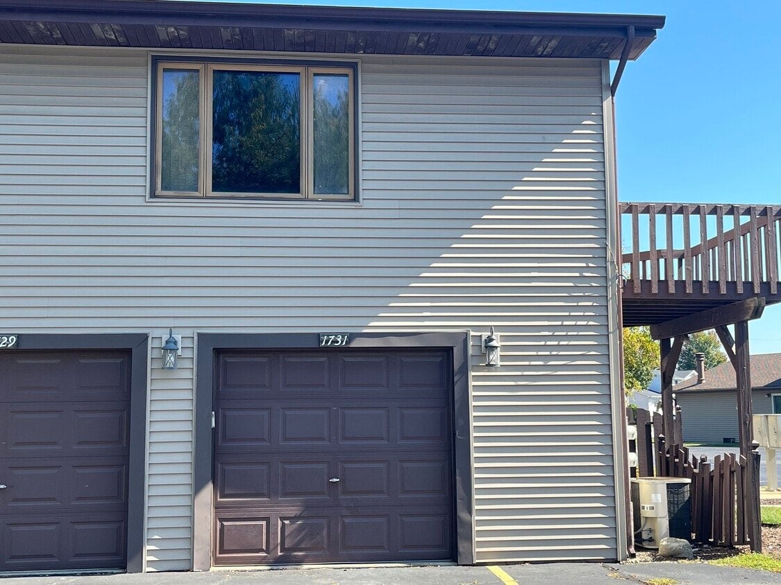 Primary Photo - 1731 Cedarbrook Ct