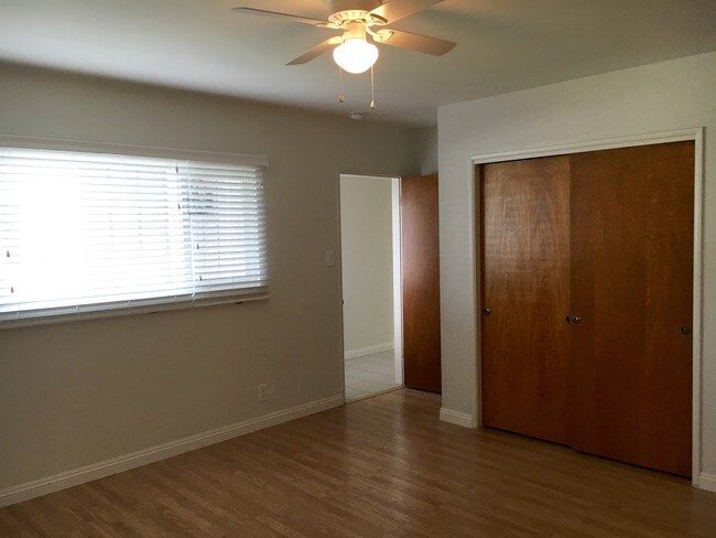 Building Photo - 5748 Vesper Ave