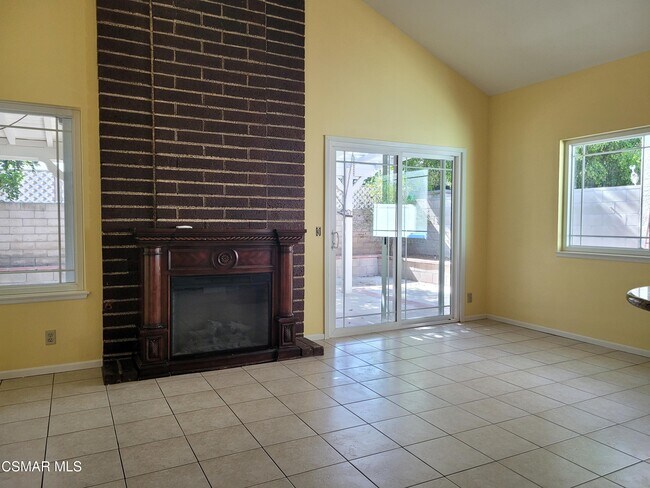 Foto del edificio - 2533 Orangewood Pl