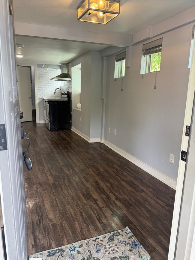 Building Photo - 4630 Woodside St