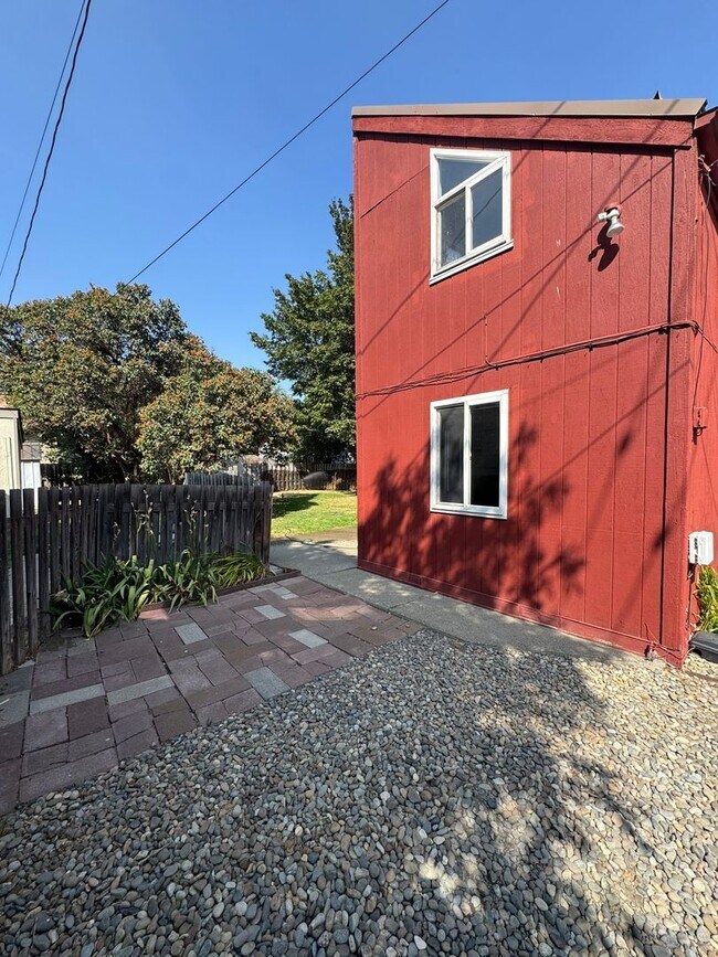 Foto del edificio - 302 S Walnut St