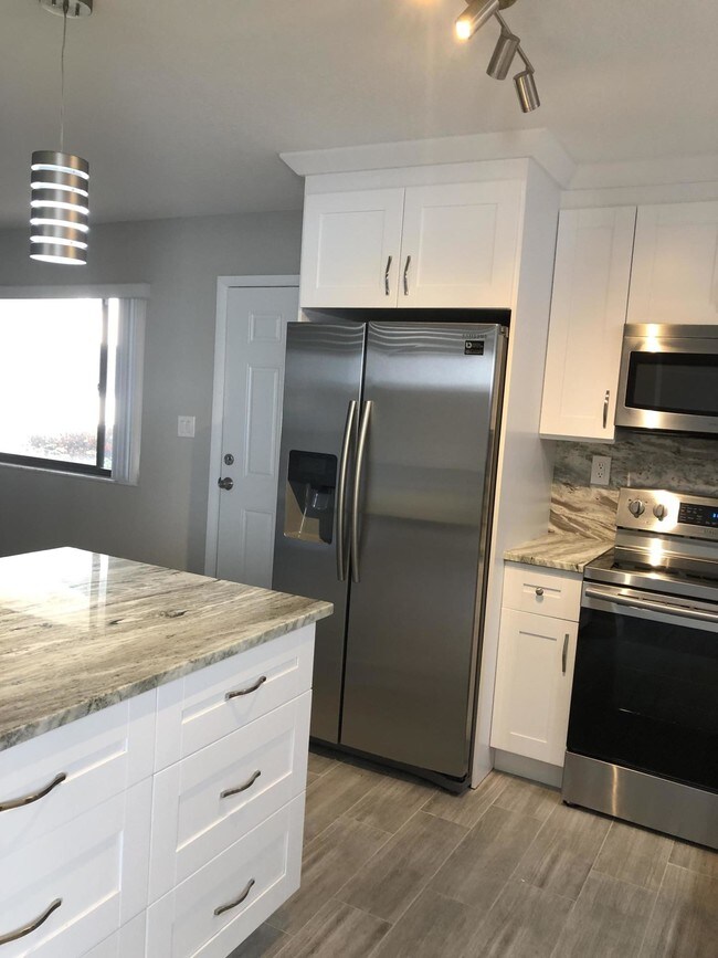 Foto del edificio - 15090 Ashland Pl