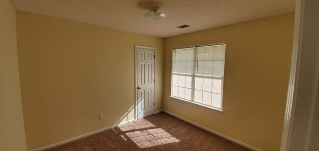 Building Photo - 110 Kensington Cir
