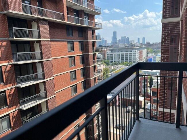 Balcón - 700 1st St