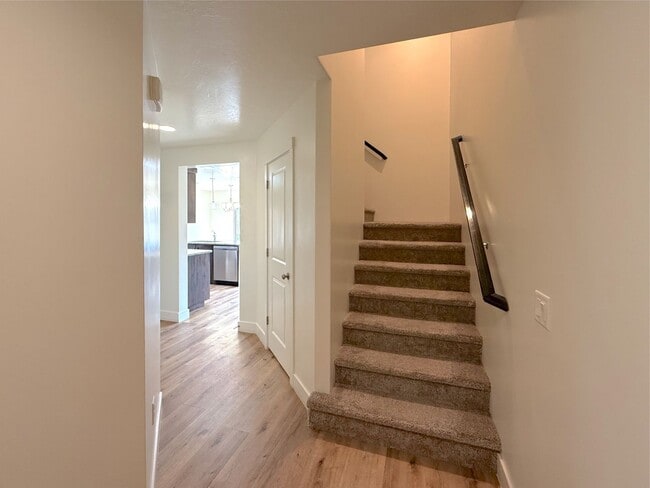 Building Photo - 4 Bed, 2.5 Bath Home with 2 Car Garage