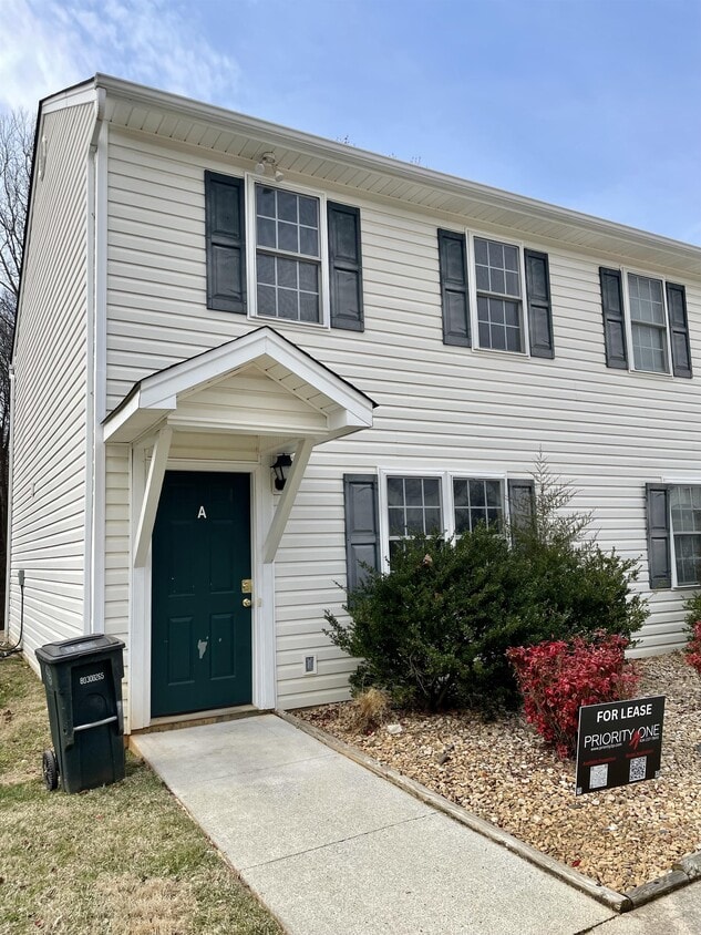 Primary Photo - 125 Primrose Ln