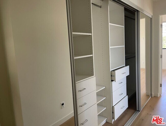 Foto del edificio - 1542 N Hoover St