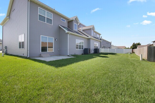 Foto del edificio - 1616 E Lexington Dr