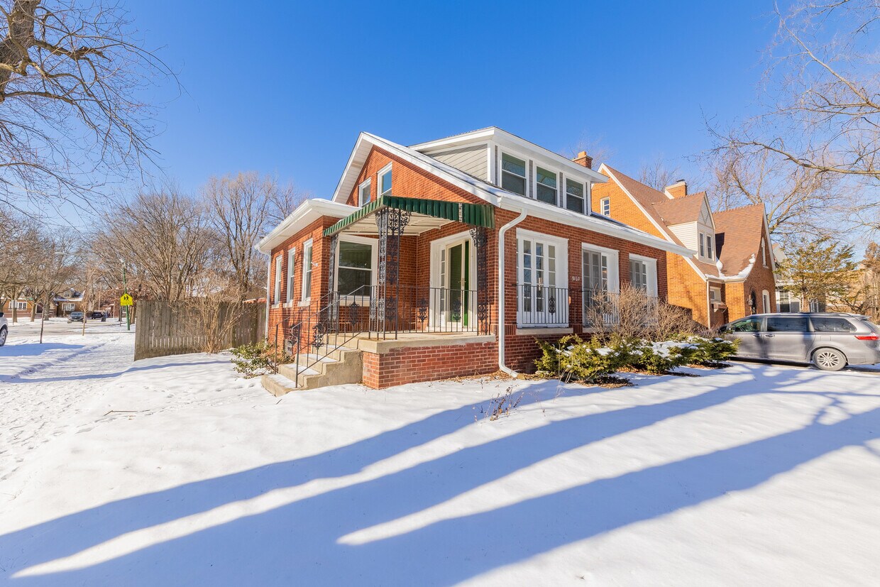 9160 S Hamilton Ave, Chicago, IL 60643 House Rental in Chicago, IL