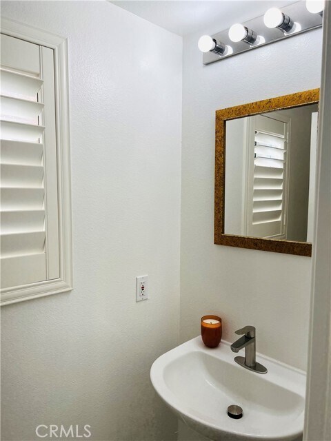 Foto del edificio - 1422 W Starburst Dr