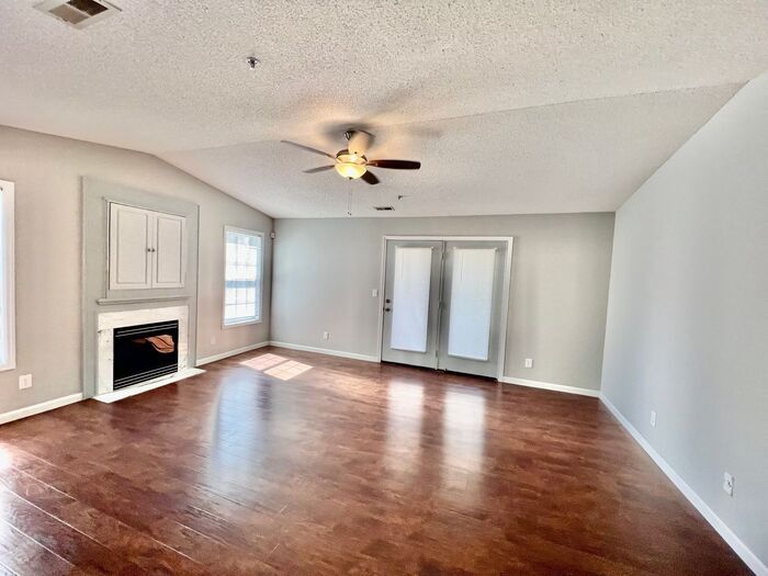 Primary Photo - Now taking HUD vouchers 3BR/ Top floor uni...