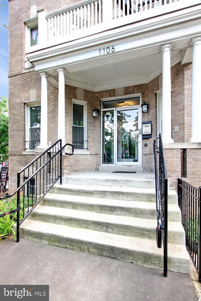 Foto del edificio - 1106 Columbia Rd NW