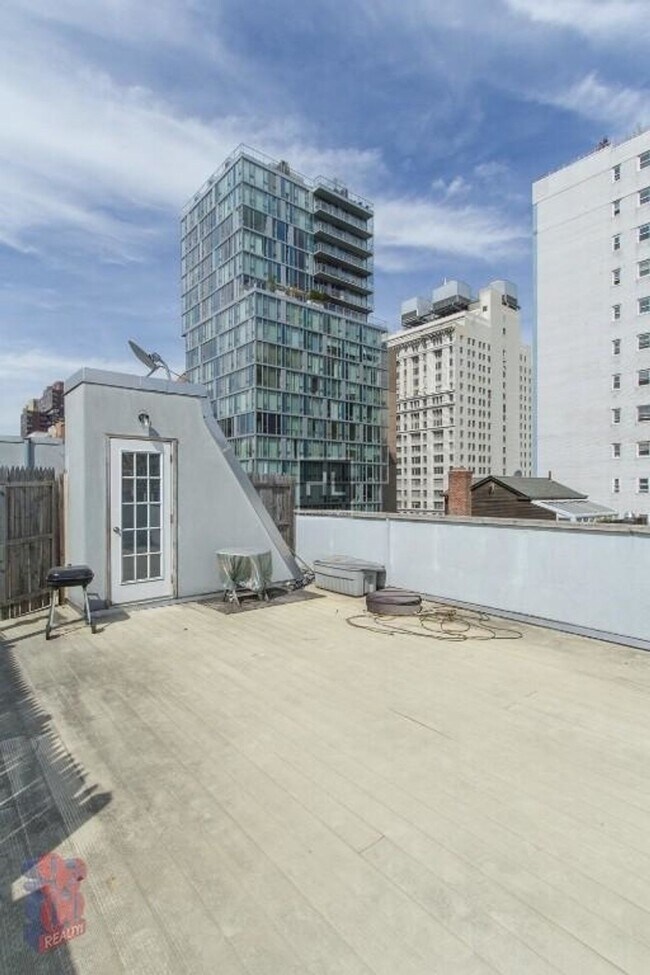 Foto del edificio - E 13TH ST.