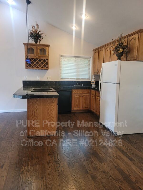 Building Photo - 234 E Hilton Dr