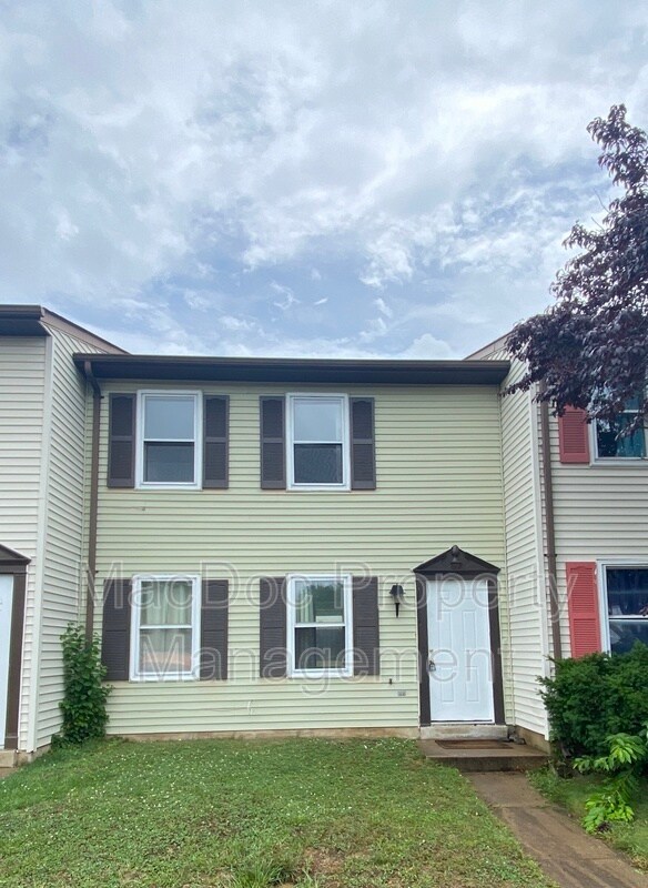 Foto principal - 10203 Green Willow Ave
