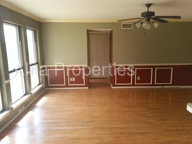 Building Photo - 827 Astaire Ave