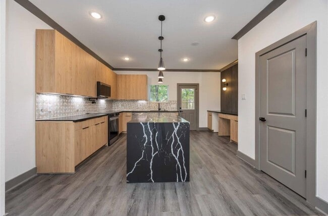 Foto del edificio - 8018 Attwater St