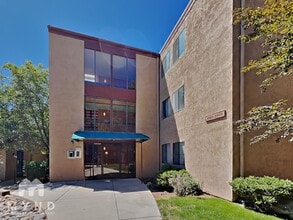 Building Photo - 1000 Beck St