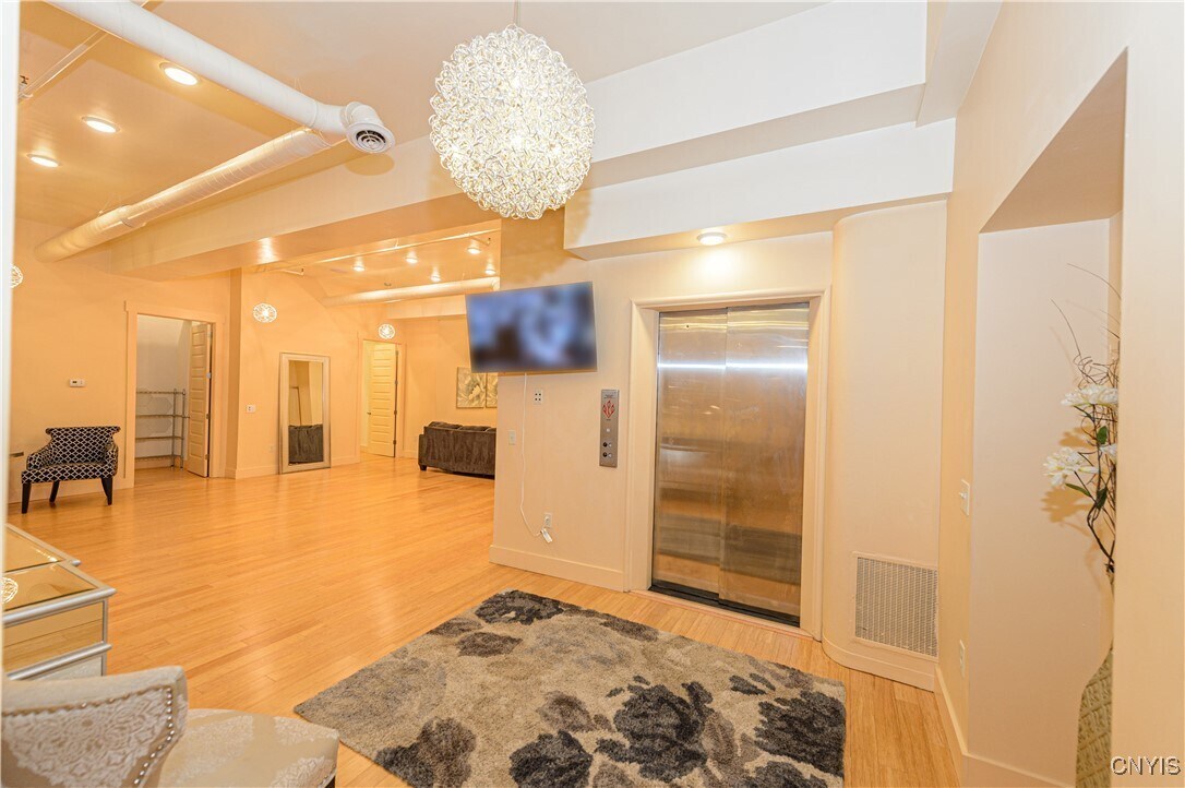 Foto principal - 435 S Warren St