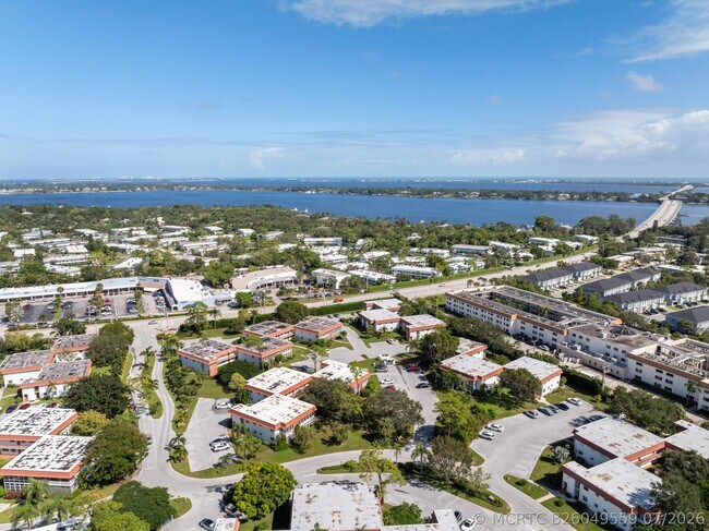 Foto del edificio - 2600 SE Ocean Blvd