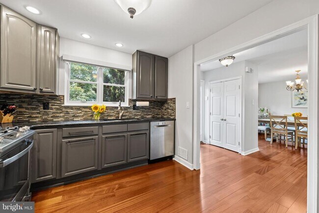 Foto del edificio - 1621 Clearview Ave