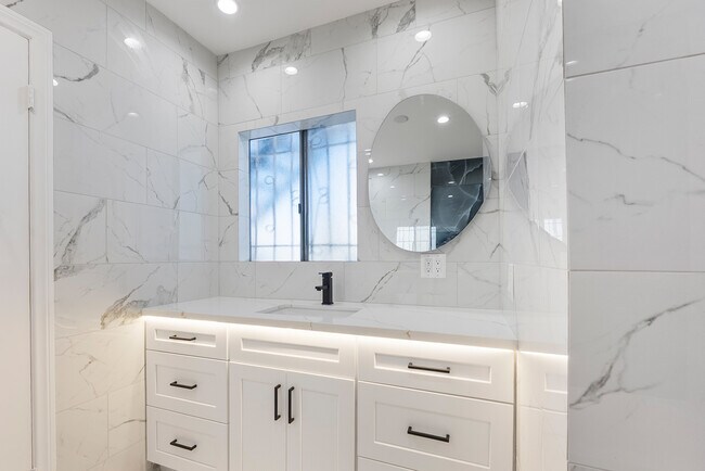 Foto del edificio - 1429 Ellsmere Ave