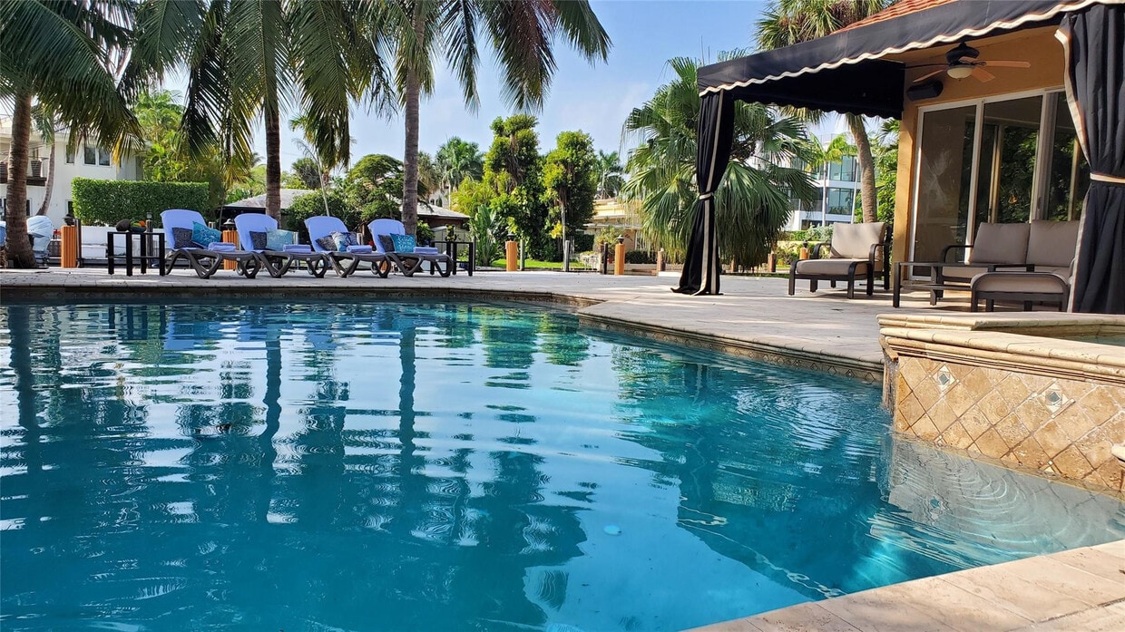 Primary Photo - 2626 Barcelona Dr