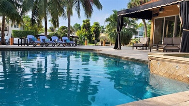 Building Photo - 2626 Barcelona Dr