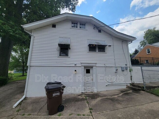 Foto del edificio - 1618 Dix Rd