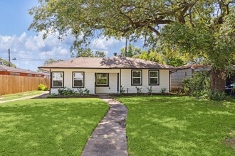 Building Photo - 2511 Evergreen Dr
