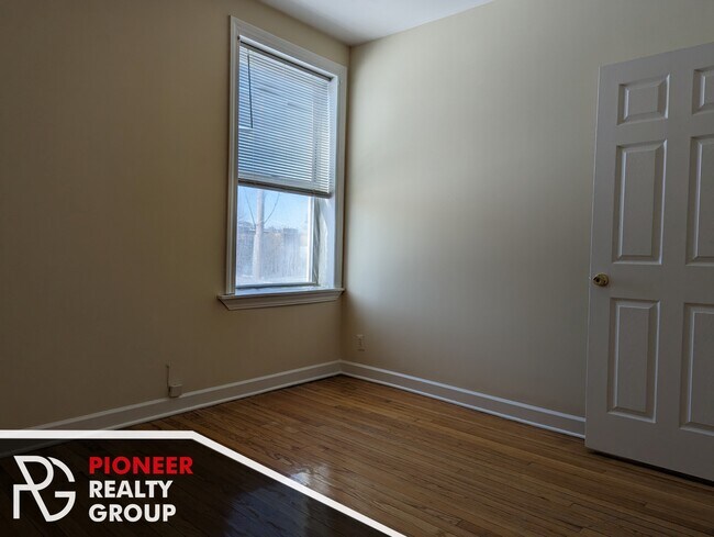 Building Photo - 533 W Aldine Ave