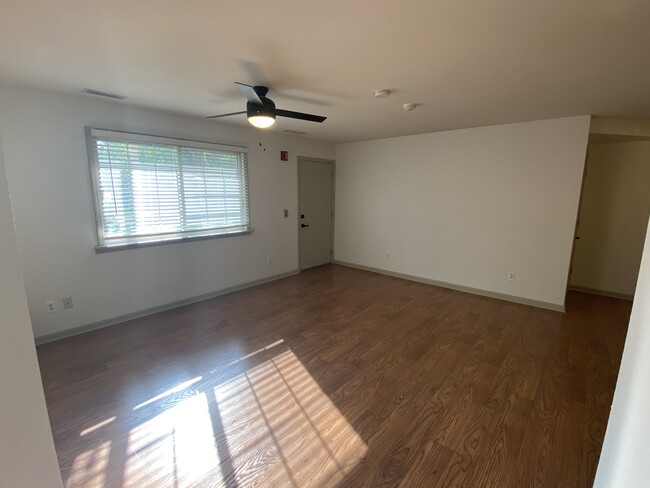 Foto del edificio - 16910 Gregory Dr