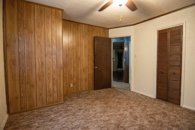 Building Photo - 3 Bedroom 1 Bath