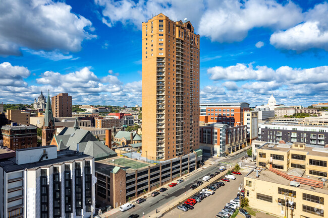 Condominio de gran altura en el centro de la ciudad - The Pointe