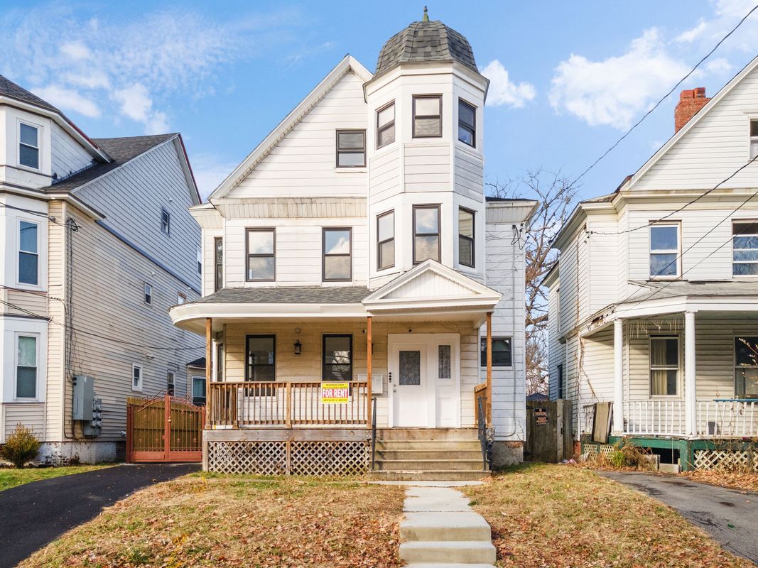 Primary Photo - 84 N Allen St