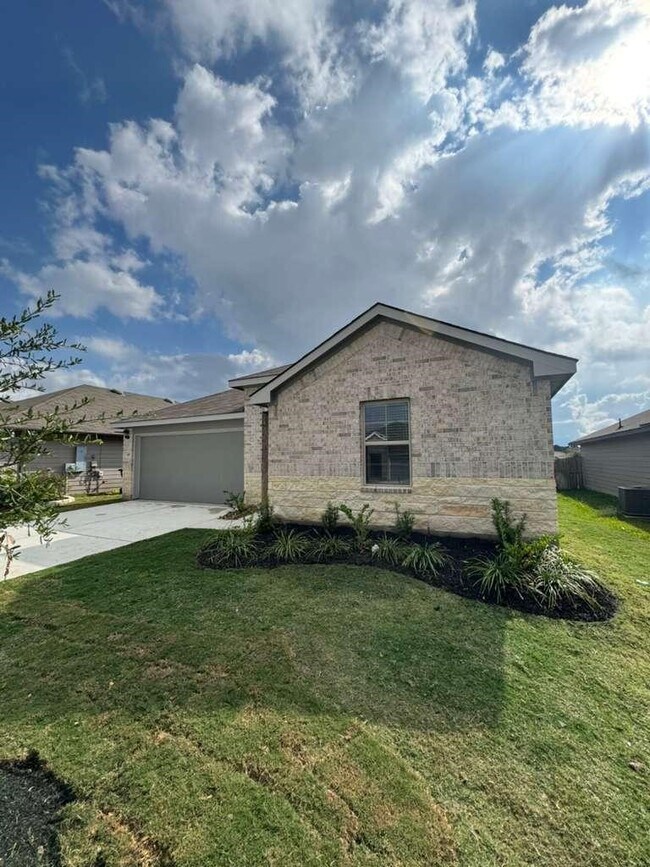 Building Photo - 103 Comal Dr