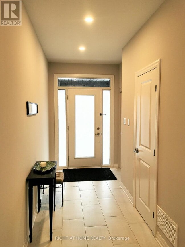 Building Photo - 321 Lysander Pl