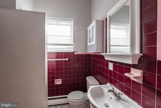 Building Photo - 1325 W Porter St