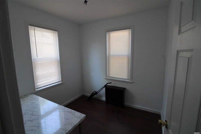 Building Photo - 393 Beech St