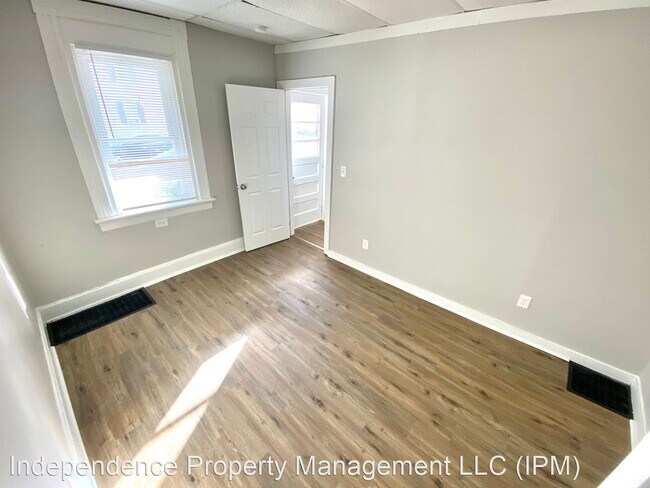 Building Photo - 3 br, 2 bath House - 906 Vine St.