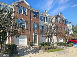 Building Photo - 204 Hudson Dr