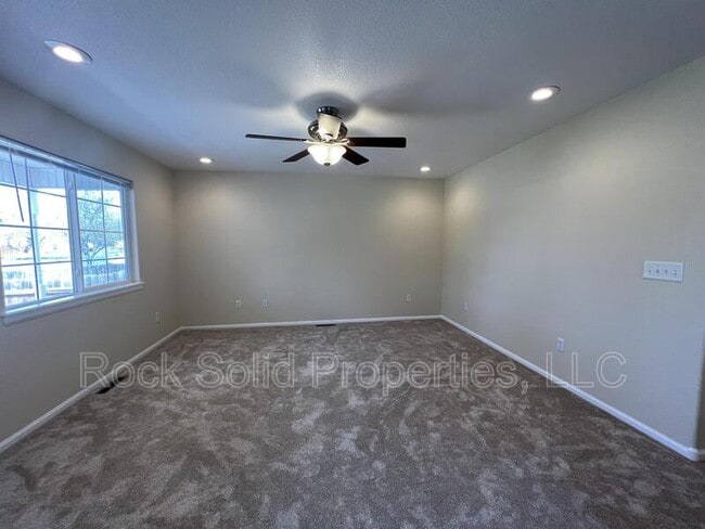 Building Photo - 405 E 5th St