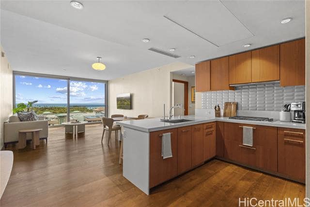 Building Photo - 1555 Kapiolani Blvd