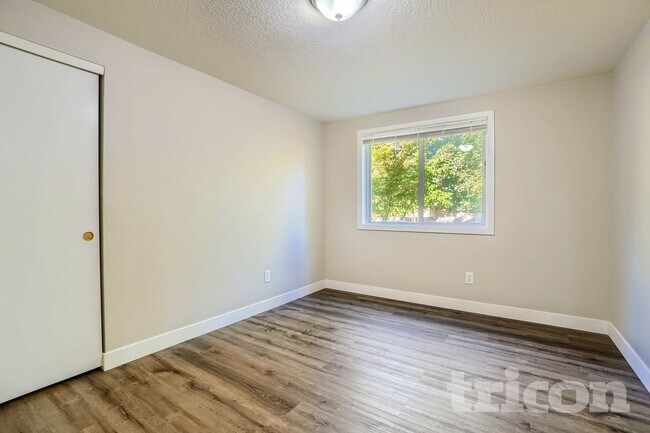 Building Photo - 803 NW 20th Cir